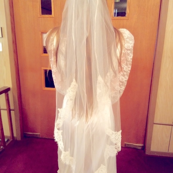 🌹Vintage 👰 Wedding 👗 comes with matching Vail (Petite👰 Brides)
(Size 8p) - Picture 12 of 16